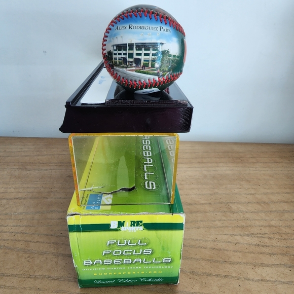 RARE UM Baseball Signed Balls 25 Years Of Excellence 425 Of 1500 Limited Edition - Picture 14 of 16